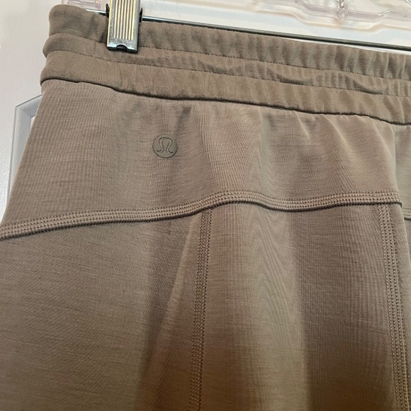 Lululemon Women’s Softstreme High-Rise Pant *Short - Riverstone - Size 4 - Picture 9 of 11